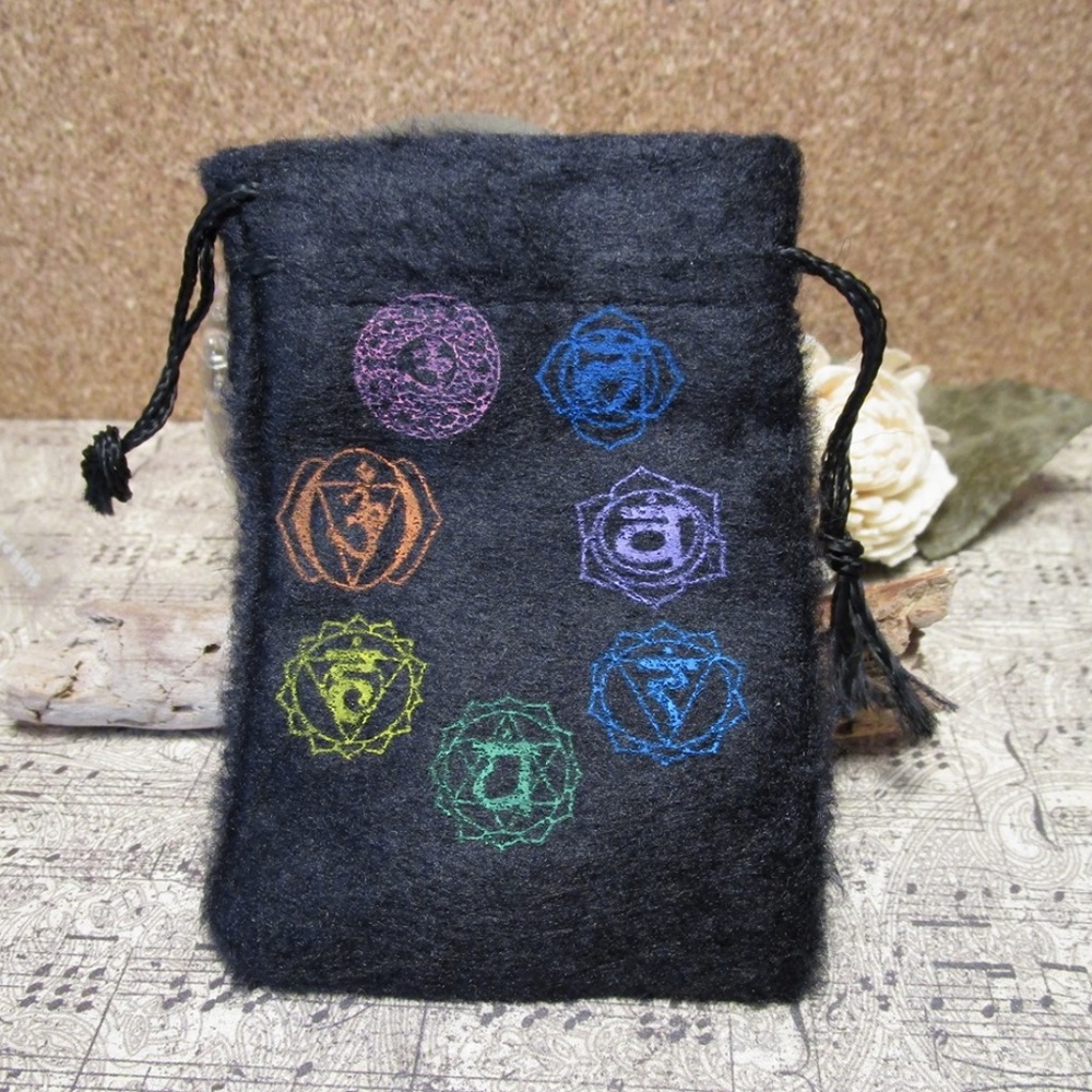 7 Piece Chakra Gemstone Mini Point Set with Bag - Picture 4 of 4